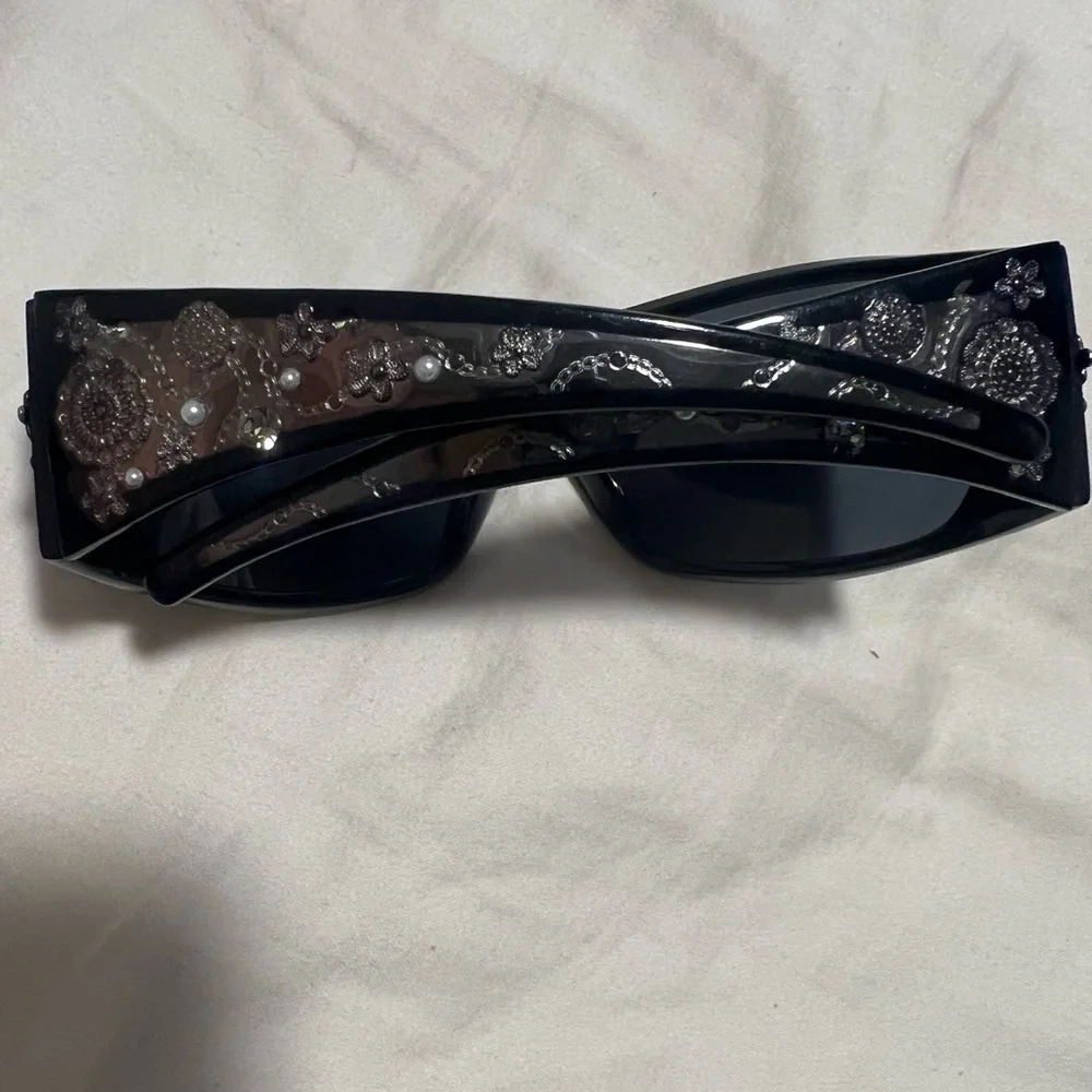 Vintage elegant 1998 Badgley Mischa dark sunglasses. - Picture 5 of 6